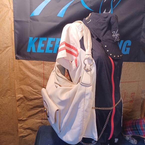 Coach Kristin - Picture 7 of 10